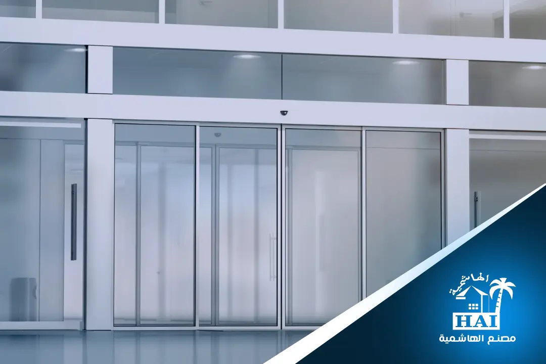 فنى تركيب زجاج بالطائف