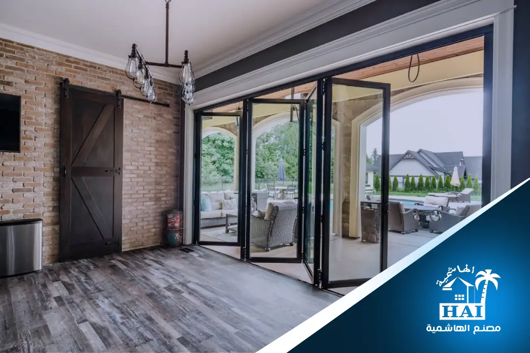 الباب المنزلق القابل للطي